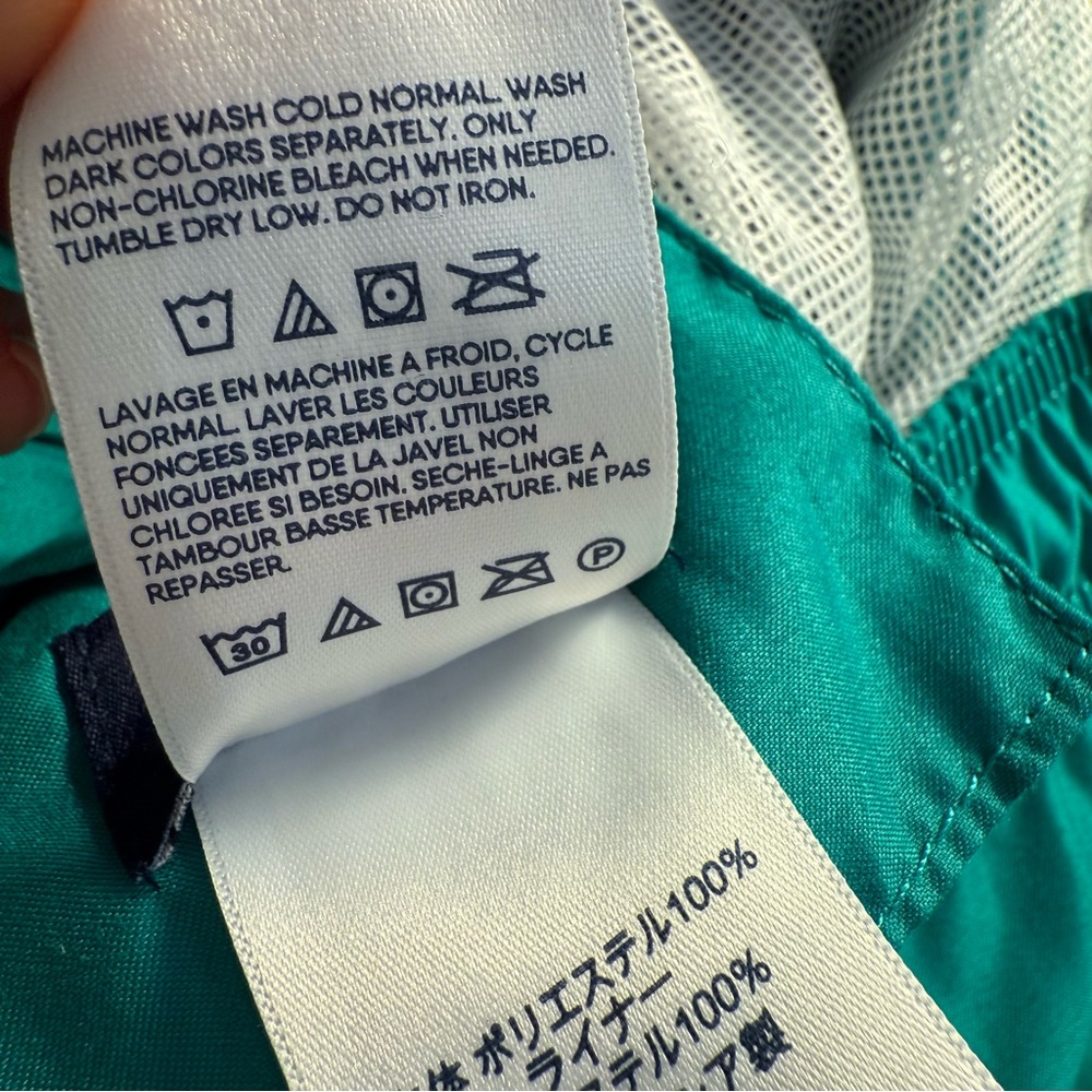 Lands’ End Men’s Colorblock‎ Swim Trunks
Size S (28–30) - Picture 8 of 9